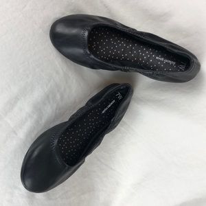 Black ballerina flats